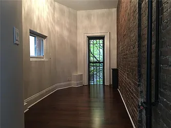 Rented by R New York