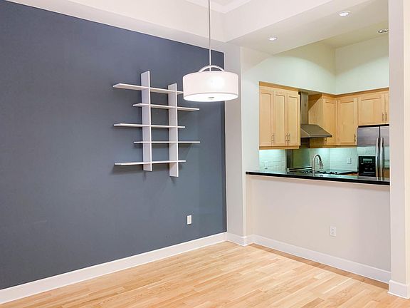 5th image of 1001 Laurel St Unit 104