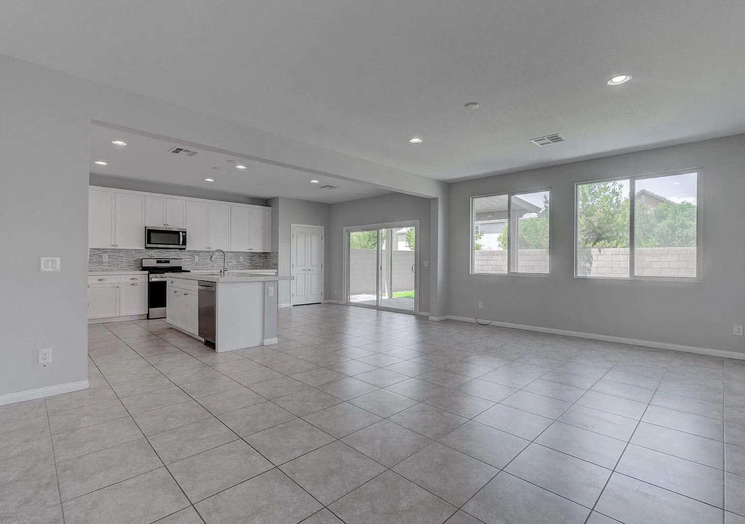 114 Manzanita Falls Avenue, North Las Vegas, Nevada 89031 — Photo 2