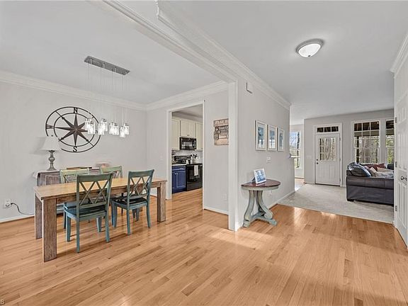 5th image of 202 Oakmont Ct