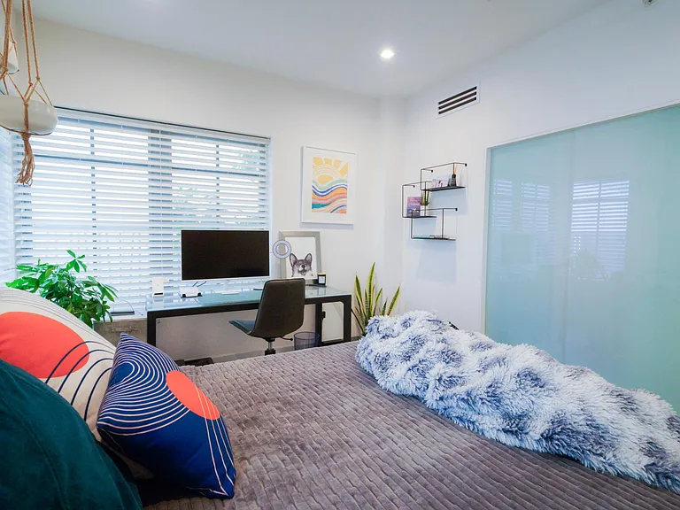 Bedroom + Bathroom View (Changeable Frosted/Clear Glass Filter)