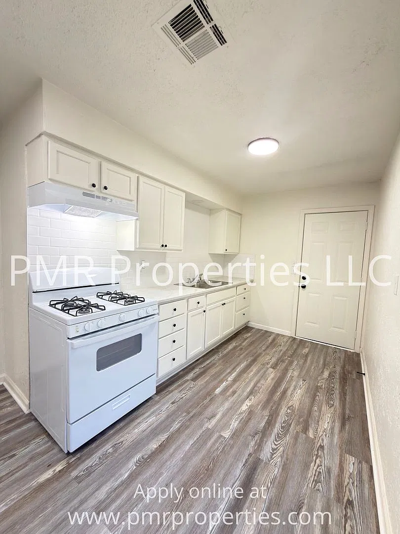 3 Bedrooms / 1 Bathroom House — Photo 4