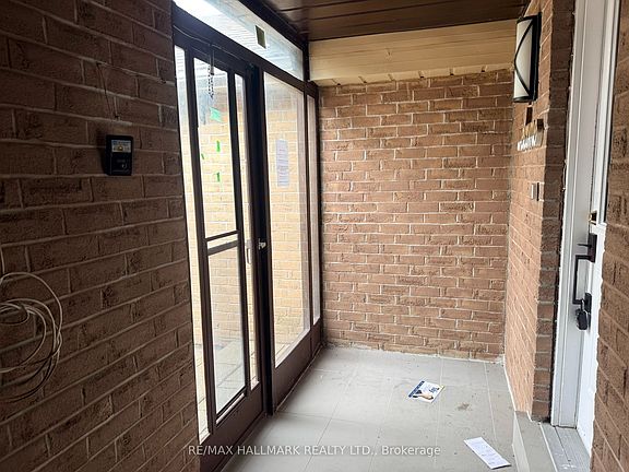 3rd image of 17 Old Wellington St