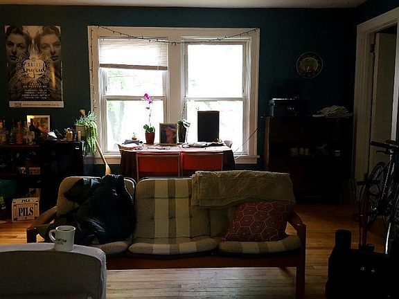 3rd image of 1912 Sharon Ave SE