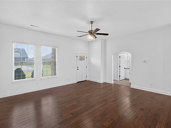 5th image of 709 NW 63rd Ave