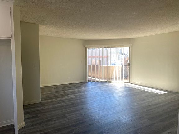 4th image of 21700 Roscoe Blvd #201
