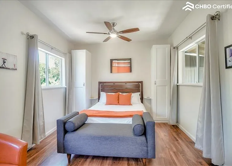 556 Vermont St — Photo 8
