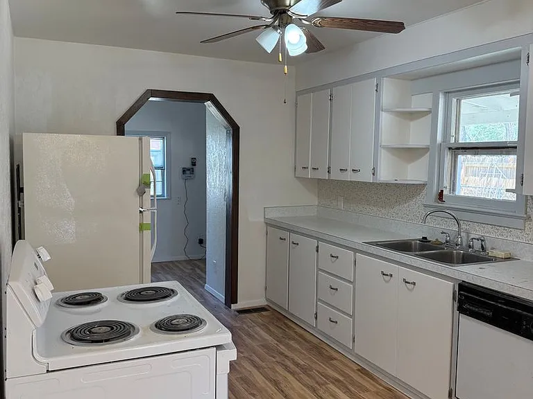 510 E Montezuma Ave — Photo 3