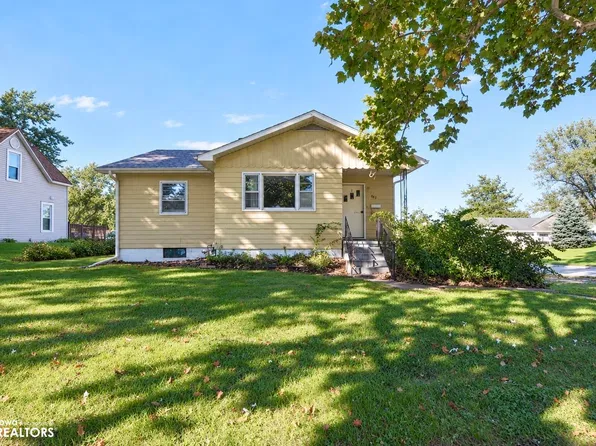 402 W Pleasant Valley St, Sigourney, IA 52591