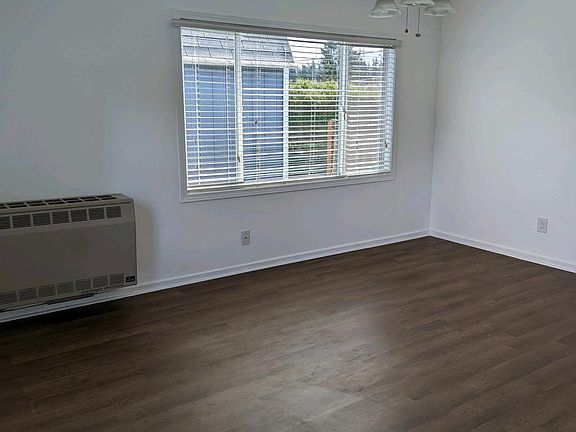 4th image of 1009 Woodlawn Ave #B