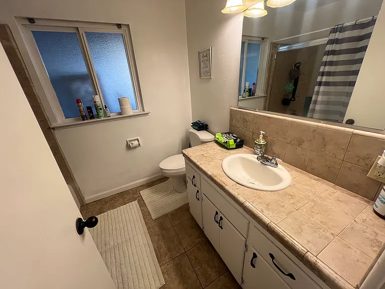 1125 E Griffith Way — Photo 8