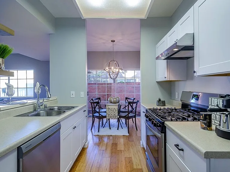 2412 Village Grn — Photo 6