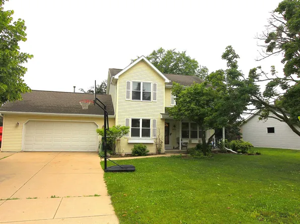 2933 Sunray Ln, Green Bay, WI 54313