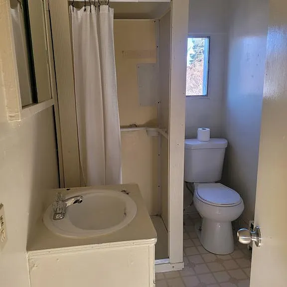 2415 Baker St — Photo 1