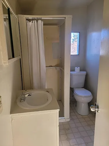 2415 Baker St Photo 1