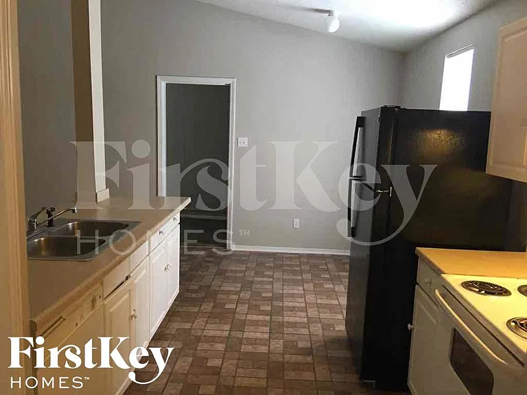 5749 Jardin Pl — Photo 6