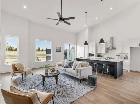 9373 Brooks Pl, Norwalk, IA 50211