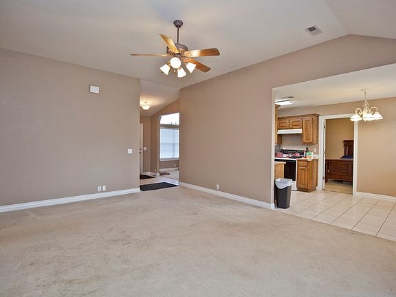 4th image of 808 SW Navajo Dr