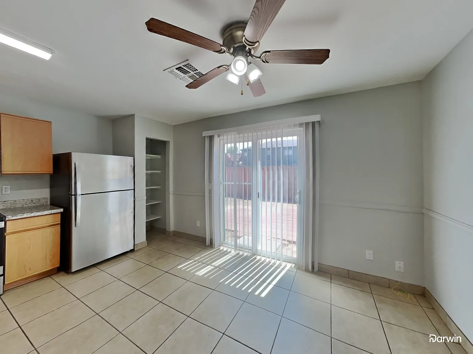 3 bed, 2.0 bath, 1305 sqft, $1,470 — Photo 2