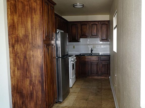 3rd image of 1078 E Ocean Blvd APT 18