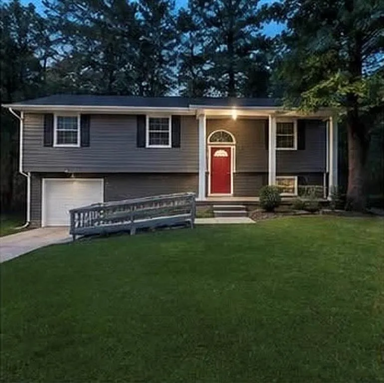 4 bed, 1867 sqft, $2,000 — Photo 1