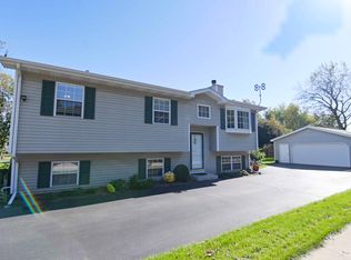 955 101st St, Pleasant Prairie, WI 53158