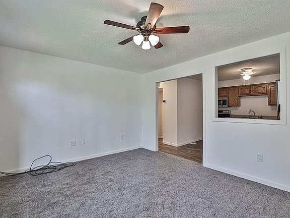 4th image of 158 N Broadway St