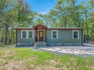 9894 Breezeway Ter, Tobyhanna, PA 18466
