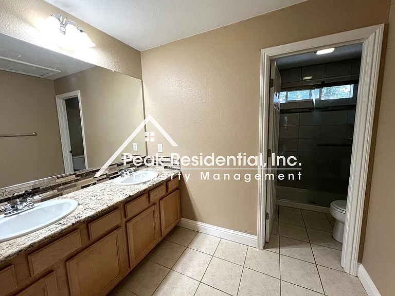 1933 Tyndrum Ln — Photo 29
