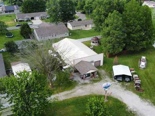 1016 S Madison St, Staunton, IL 62088