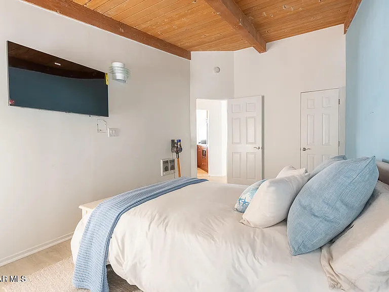 43300 E Pacific Coast Hwy — Photo 21