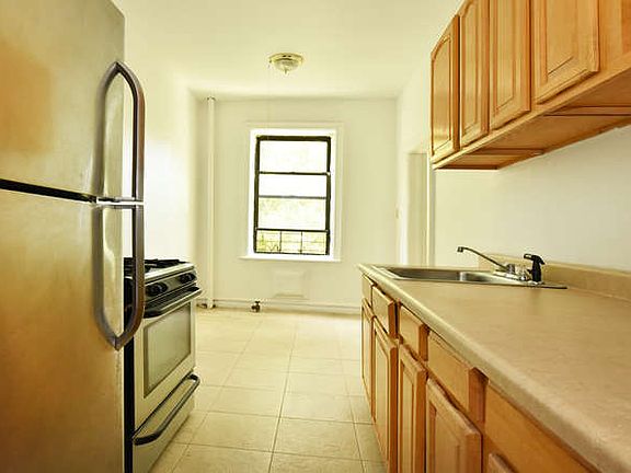 4th image of 86-10 109th St APT A3