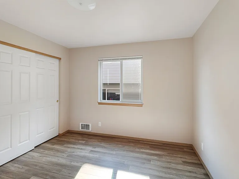 Multi-Family - 1313 Nw Falls Creek Lp — Photo 11