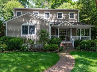 8 Renville Ct, Mill Neck, NY 11765