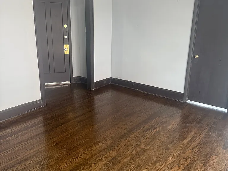 10921 S Vernon Ave — Photo 15