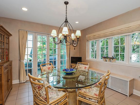 5th image of 880 Great Elm Ln