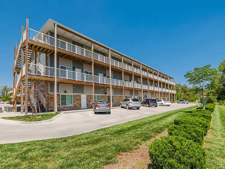 Trailview Apartments at Pioneers Park — Photo 10