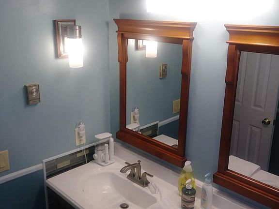 3rd image of 174 Greenwood Dr