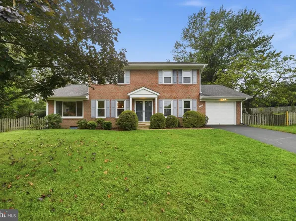 1301 Lopp Ct, Herndon, VA 20170