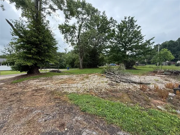 713 High St, Marble Hill, MO 63764