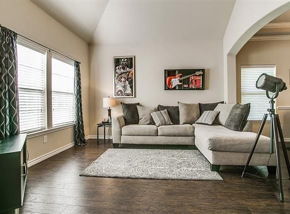 5th image of 5120 Boardwalk Dr