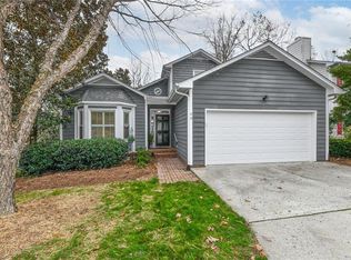 40 Park Village Ln, Greensboro, NC 27455