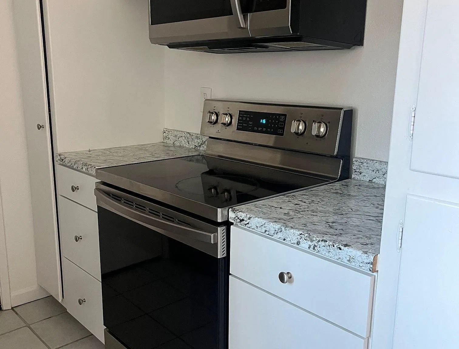 2 bed, 1.5 bath, 909 sqft, $2,000 — Photo 4