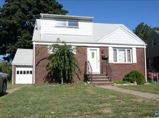 25 Fairfield Dr, Rochelle Park, NJ 07662