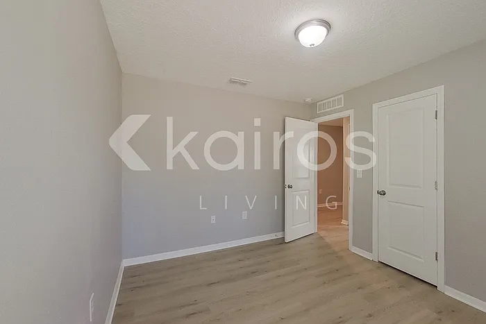 8833 N Vienna Dr — Photo 12