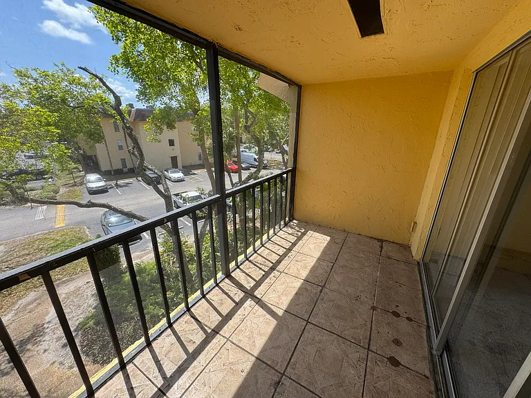 450 NW 20th St — Photo 11
