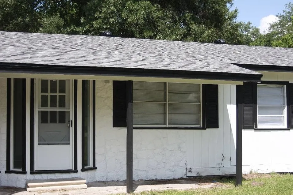 3 bed, 960 sqft, $1,595 — Photo 1