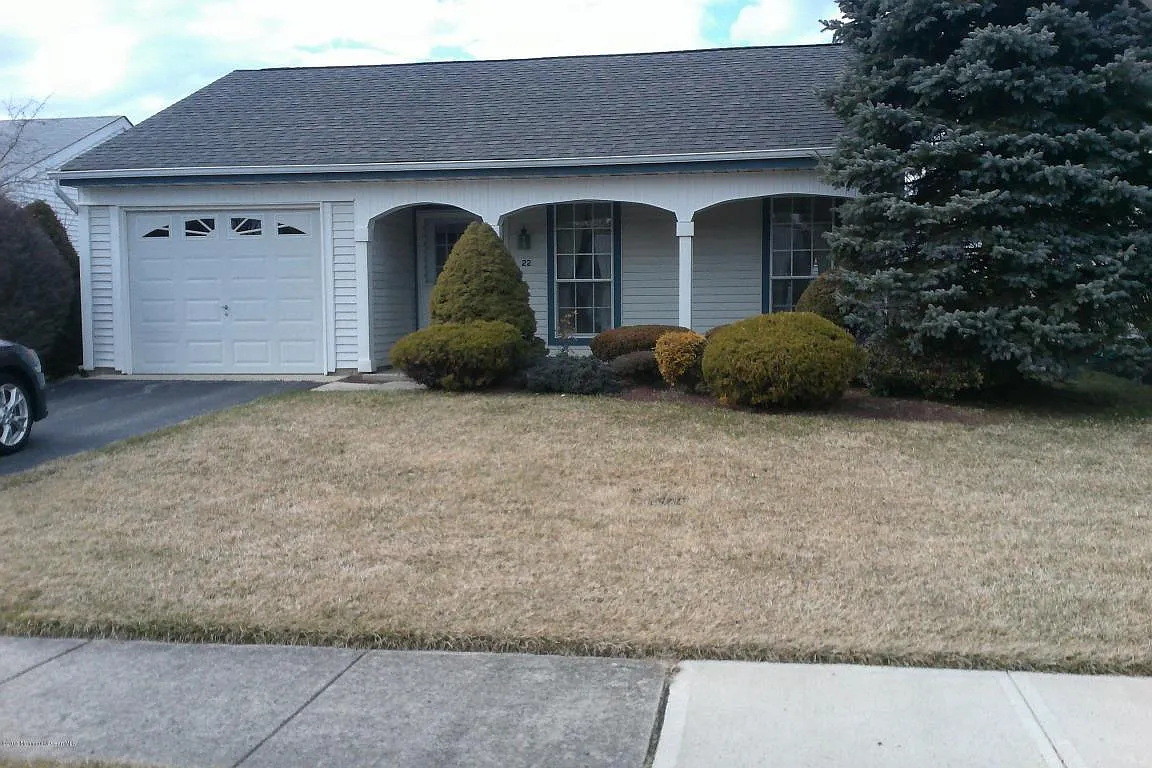 22 Normanton Ave photo 1