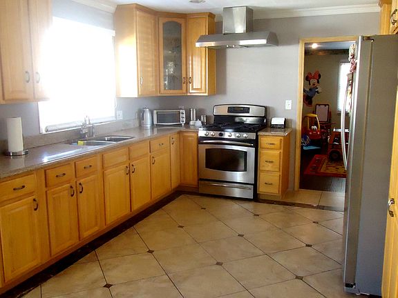 5th image of 7661 Bellaire Ave