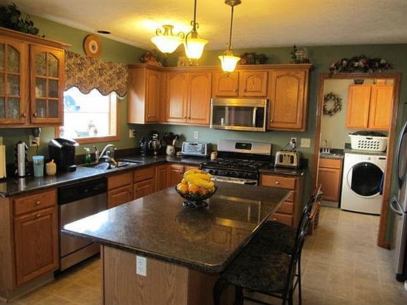 101 Thornhill Dr. kitchen